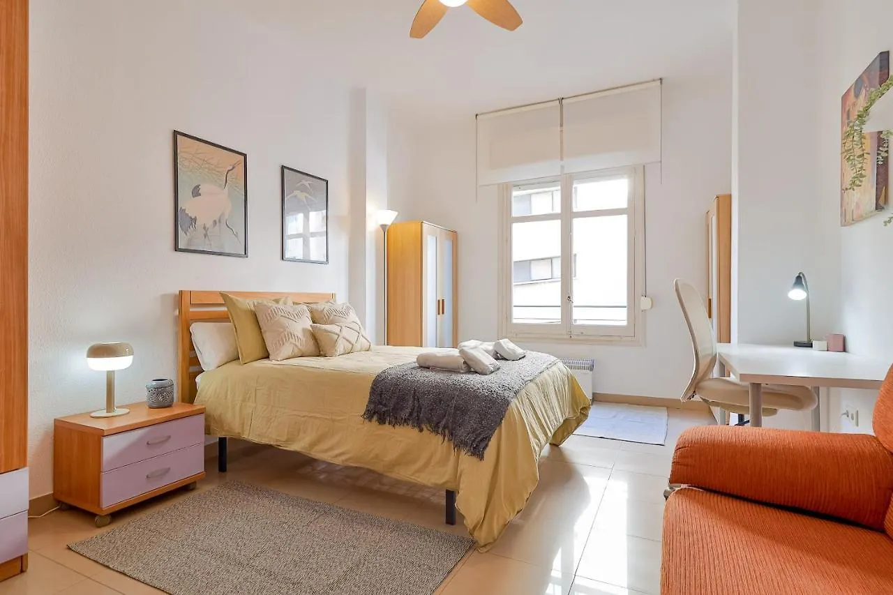 C10 Spacious 5 Bedroom In Soho Malaga
