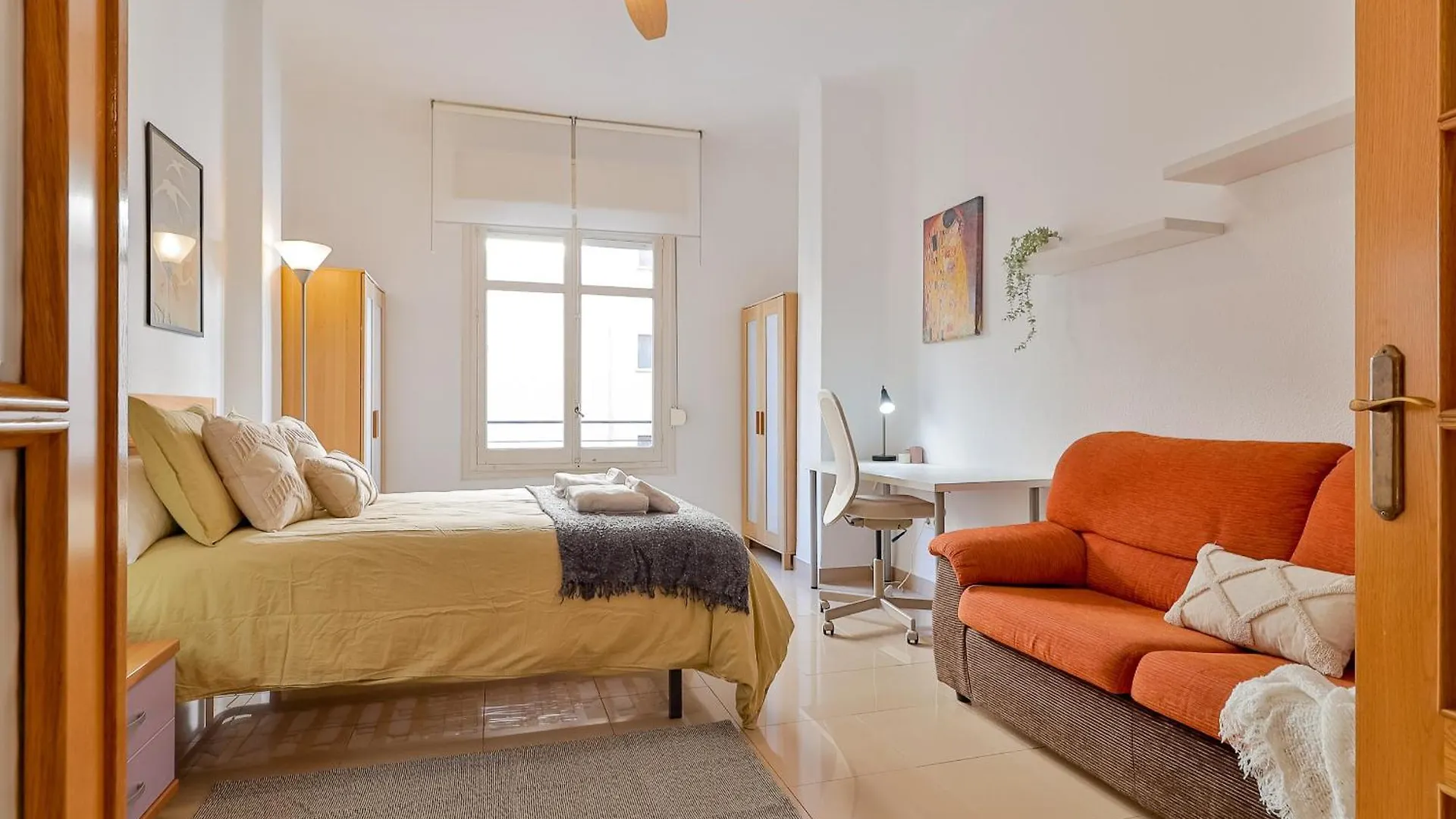 Apartment C10 Spacious 5 Bedroom In Soho Malaga Spain